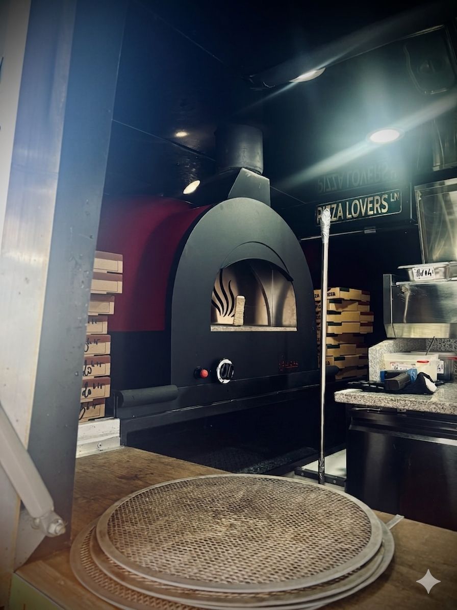 Intérieur du camion à pizza