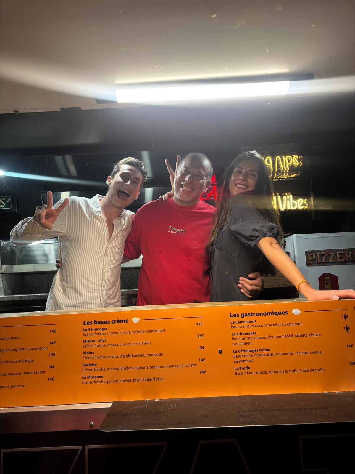 Marc Berla dans son camion avec des amis